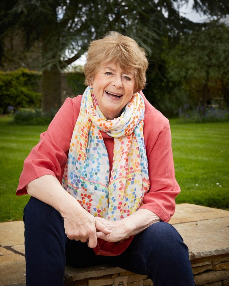 Pam Ayres speaker and poet