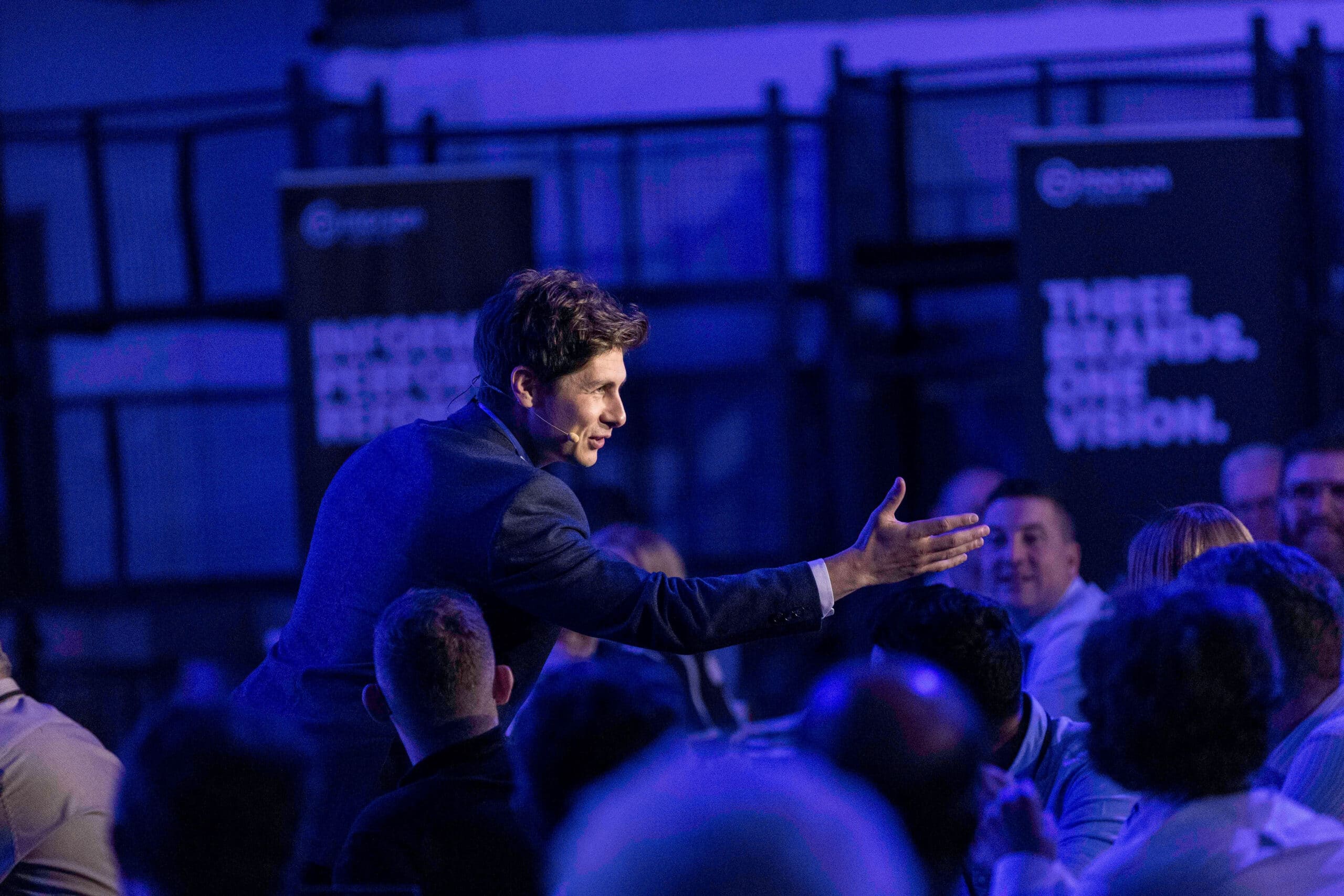 Ben Hanlin Event host and magician in action