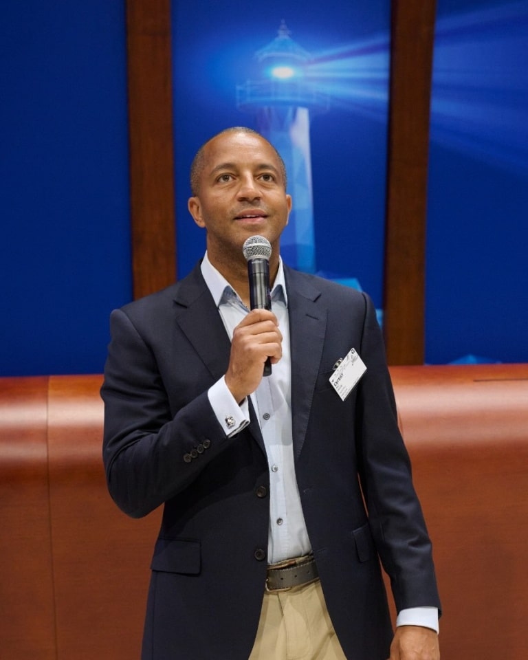 Mark Davis keynote speaker on negotiation and communication