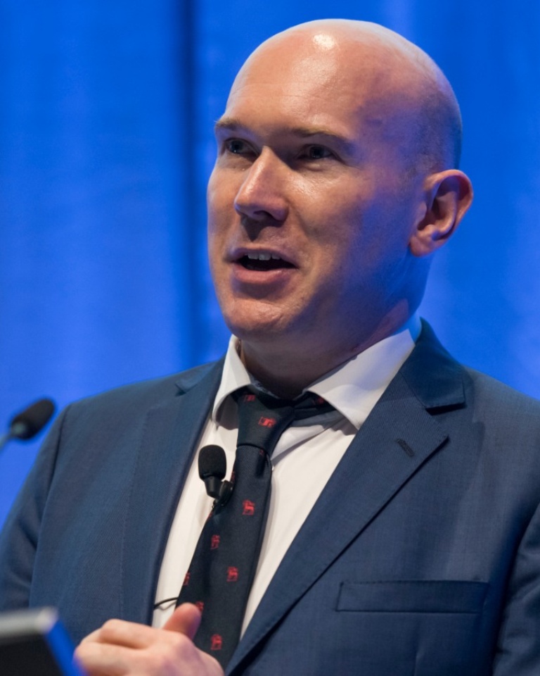 Alex MacQueen after dinner speaker for events. book with the speakers agency.